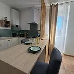 Le Chemin Des Pouzes Apartamento *