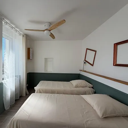Le Chemin Des Pouzes Apartment